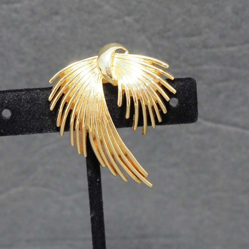 Vintage Brooch Pin Gold Tone Feather Bow Fringe Plume Polished Spray Openwork